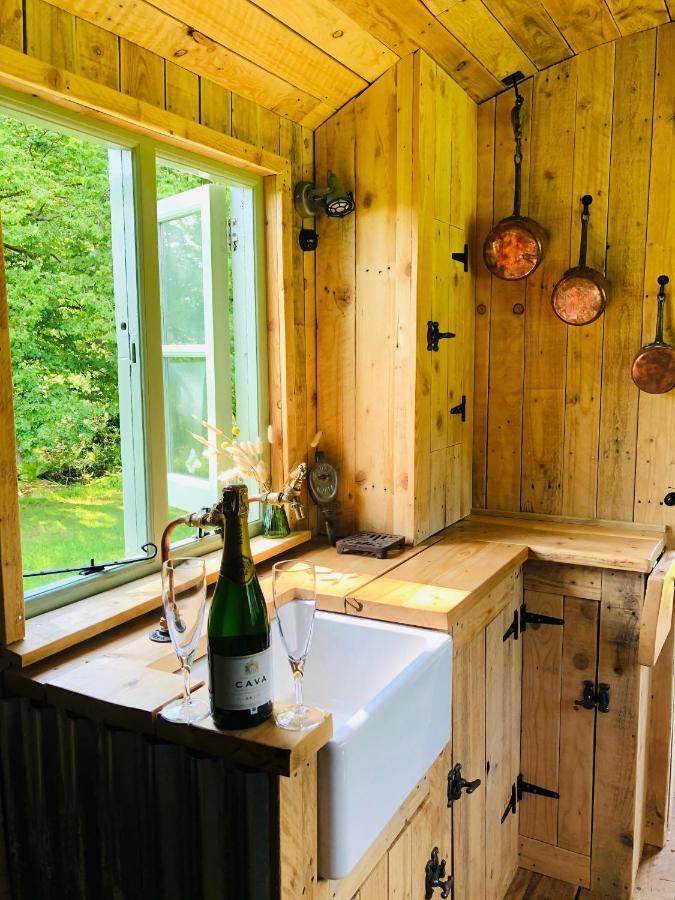 The Big Green Shepherds Hut Чарлвуд Экстерьер фото